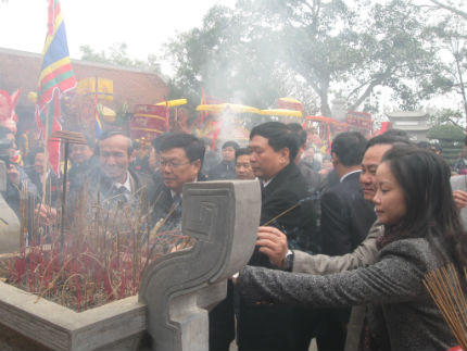 Tưng bừng khai hội Từ Lương Sâm